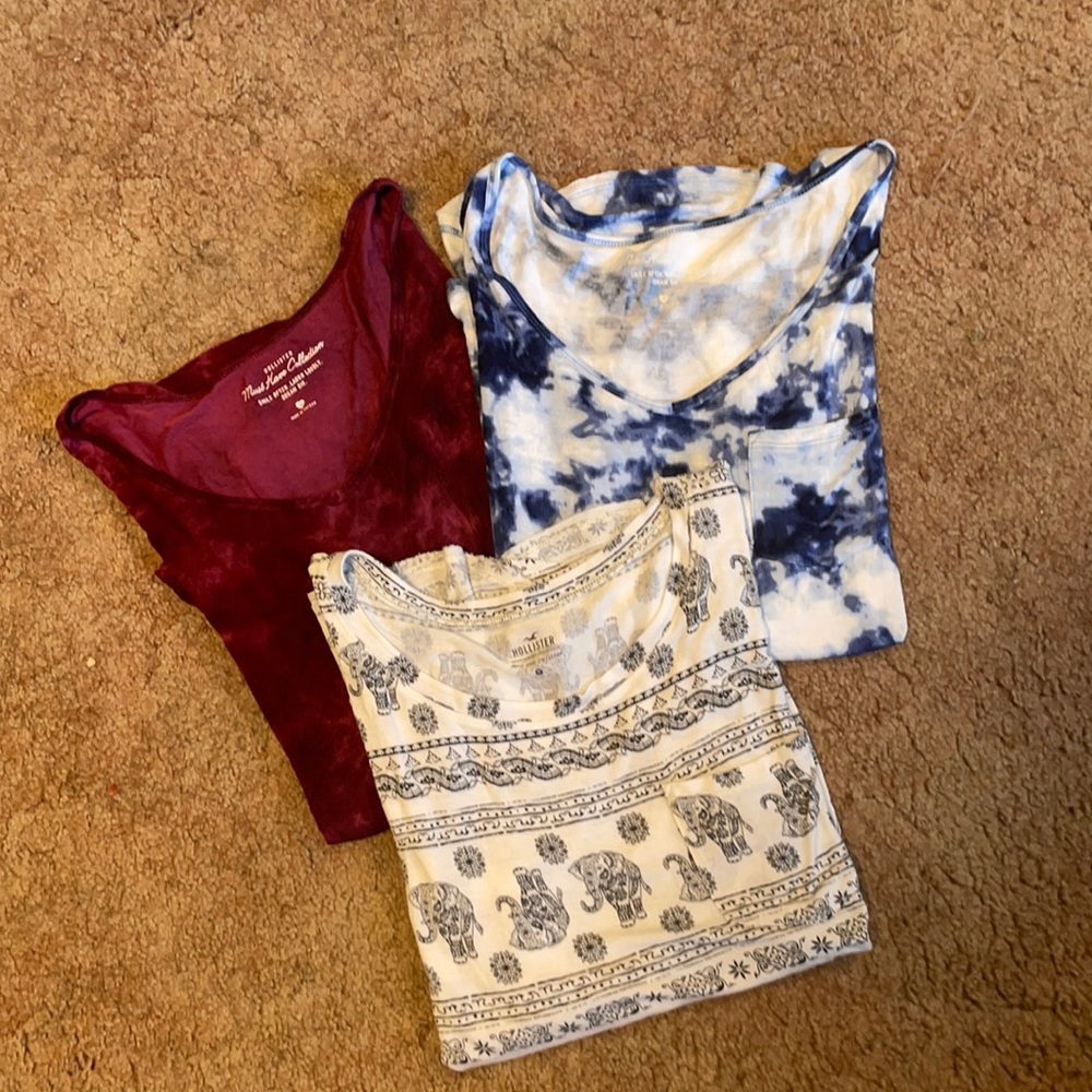 3 Medium Hollister T-Shirts from the Must Have Collection